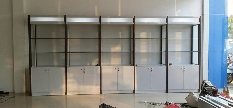 Đóng tủ trưng bày theo yêu cầu trực tiếp tại xưởng