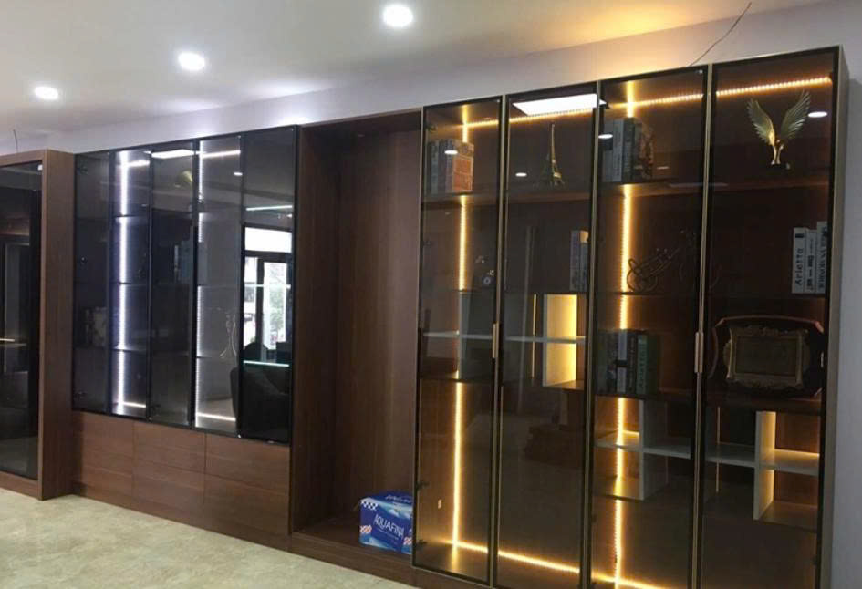 Kệ gỗ trưng bày sản phẩm đẹp bền chắc hiện đại