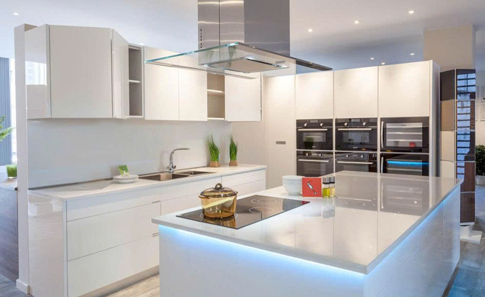 Mẫu tủ bếp có bàn đảo hiện đại đẹp cho nhà phố chung cư