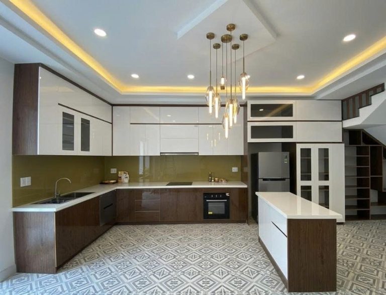 Mẫu Tủ Bếp Acrylic Thẳng Màu Trắng Vân Gỗ 0520207CP Đẹp
