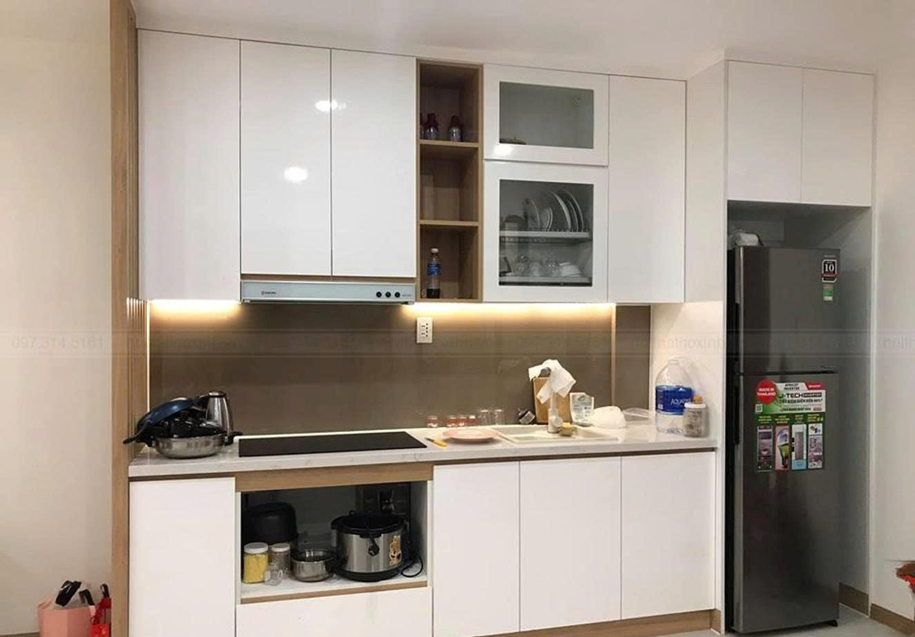 Mẫu tủ bếp gỗ Melamine màu trắng cao đụng trần 402020AYY đẹp hiện đại