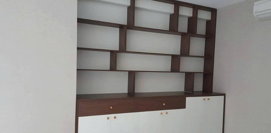 Tủ gỗ công nghiệp trưng bày sản phẩm bền đẹp lâu dài