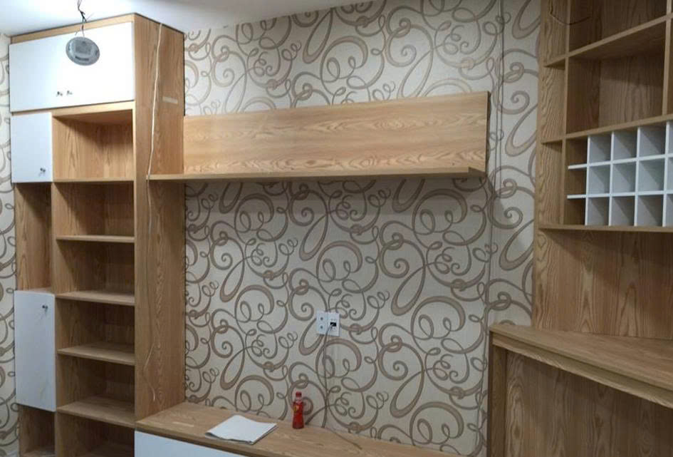 Tủ trang trí kịch trần giúp tối ưu lưu trữ và thẩm mỹ
